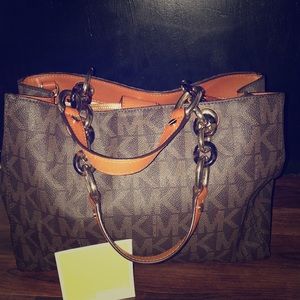 Michael Kors ONLY USED ONCE Cynthia Medium Satchel